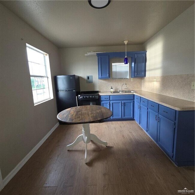 Building Photo - 26 Lago Vista Dr