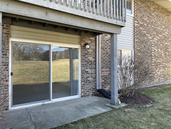 Building Photo - 16W525 Mockingbird Ln