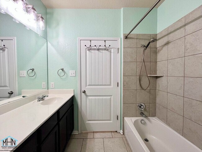 Building Photo - A Stunning 5-Bedroom, 3.5-Bathroom Home in the Heart of San Antonio, Texas!