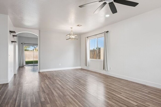 Building Photo - 10614 E Olla Ave