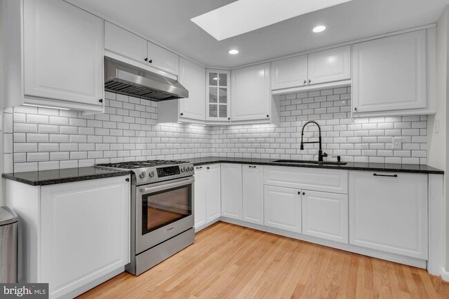 Building Photo - 8856 Youngsea Pl