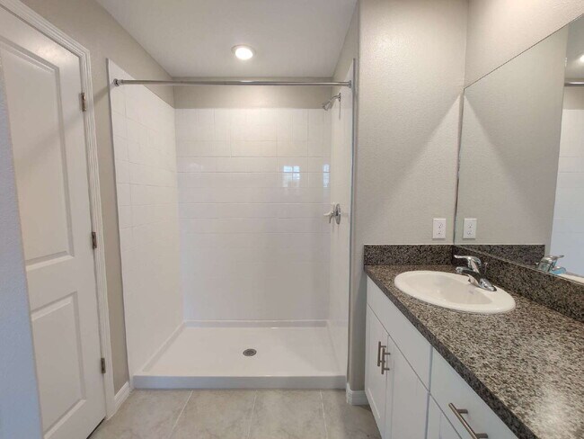 Building Photo - 7115 Samuel Ivy Dr