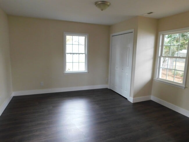 Building Photo - Completely Renovated 3 bed, 2bath home