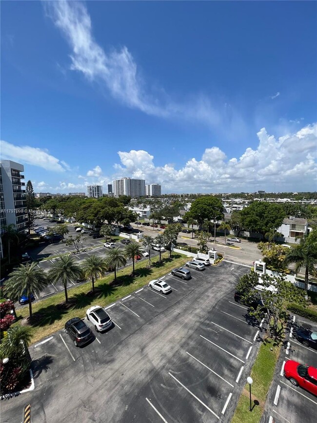 Primary Photo - 1000 Parkview Dr