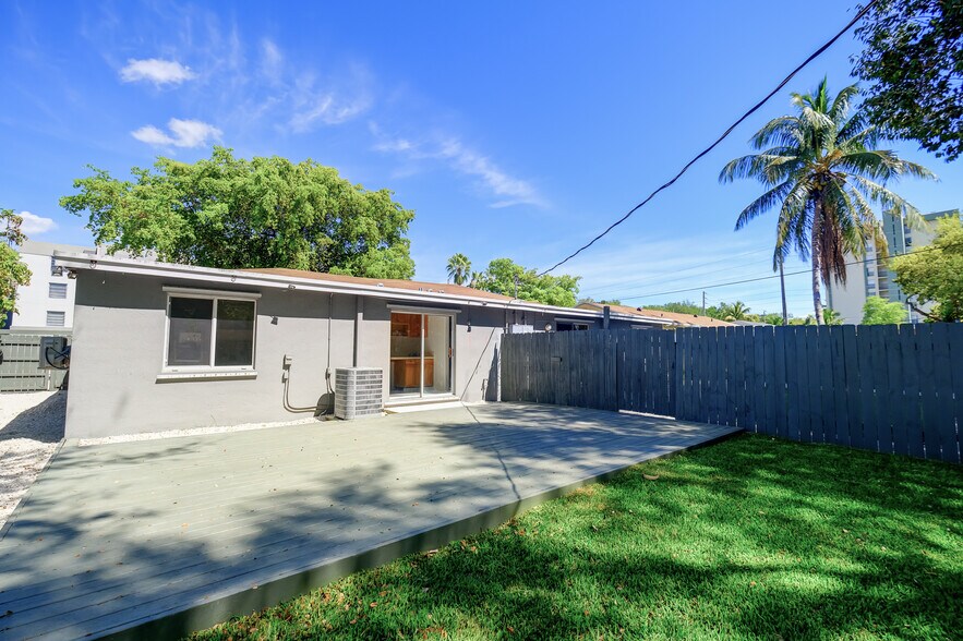 Private Yard - 1556 NE 135th St