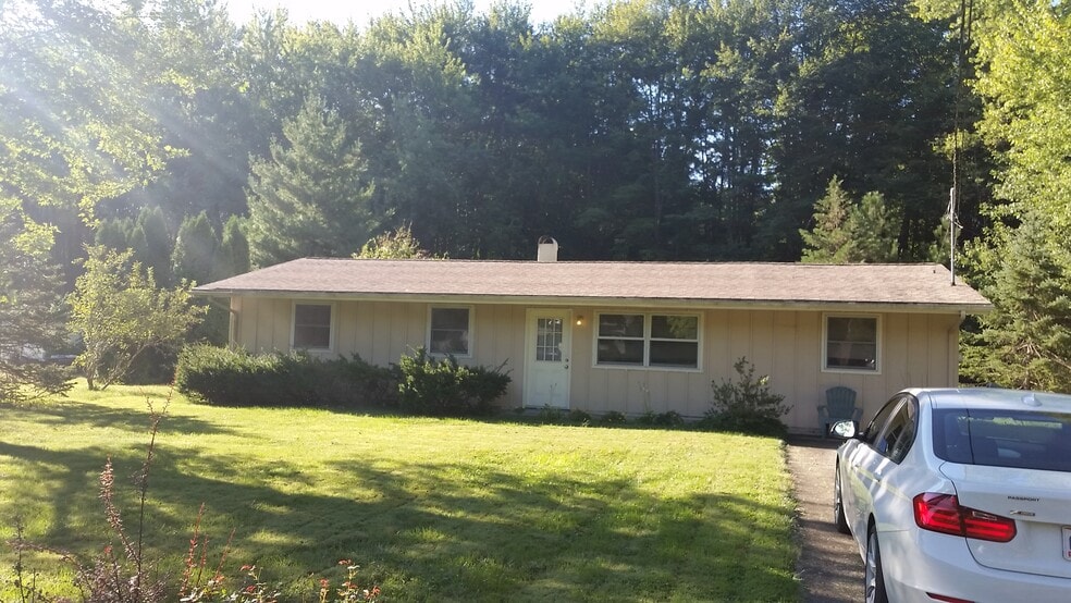 Building Photo - 1361 Finch Ln