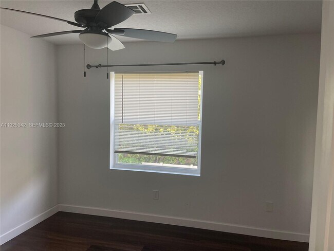 Building Photo - 10739 Oak Bend Way