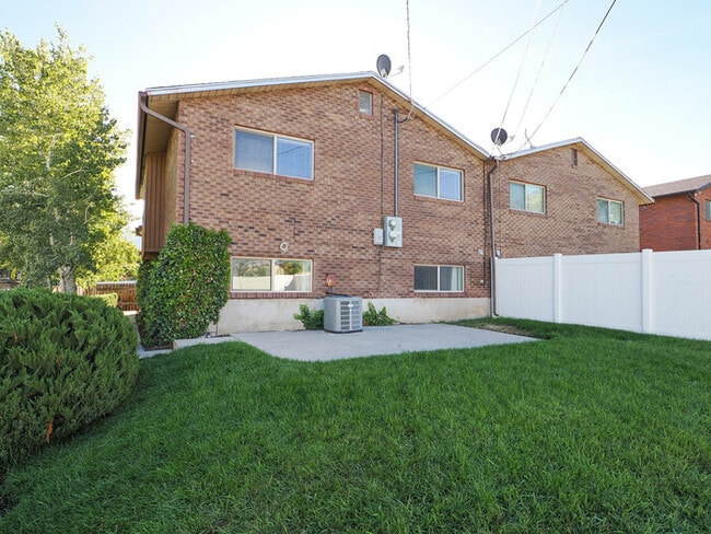Building Photo - Home on Ponderosa Drive