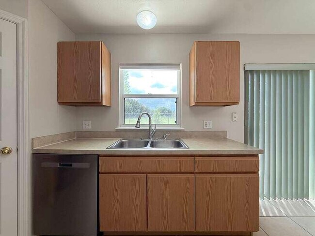 Building Photo - 13046 Waterbourne Dr