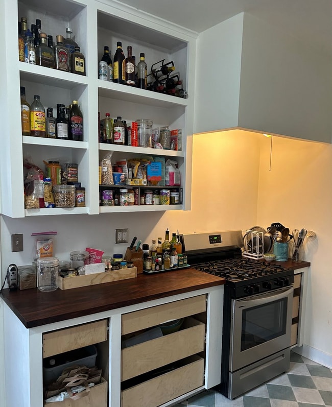 Building Photo - 1549 Rendall Pl