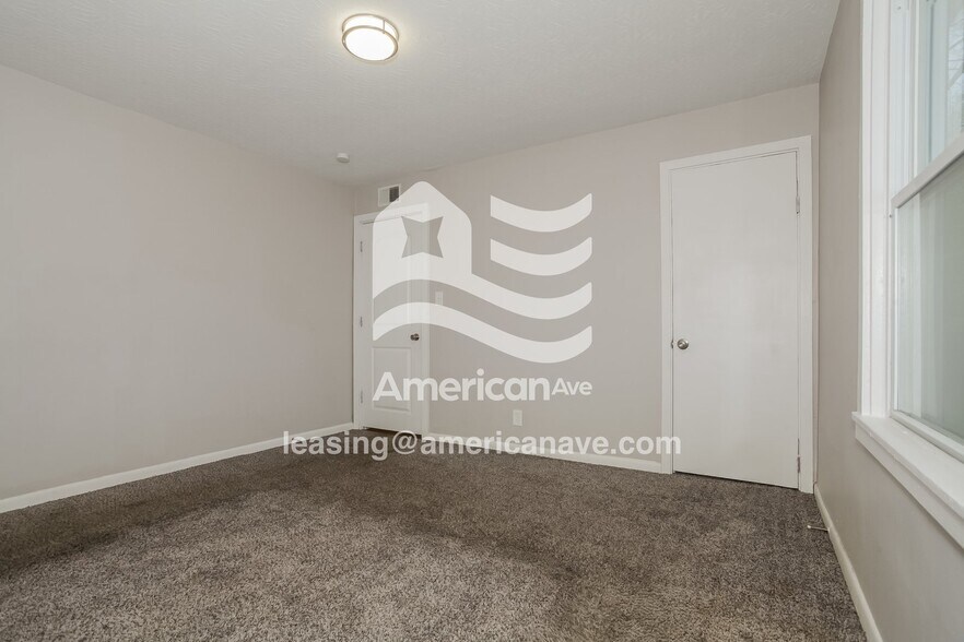 Building Photo - 701 19th Ave