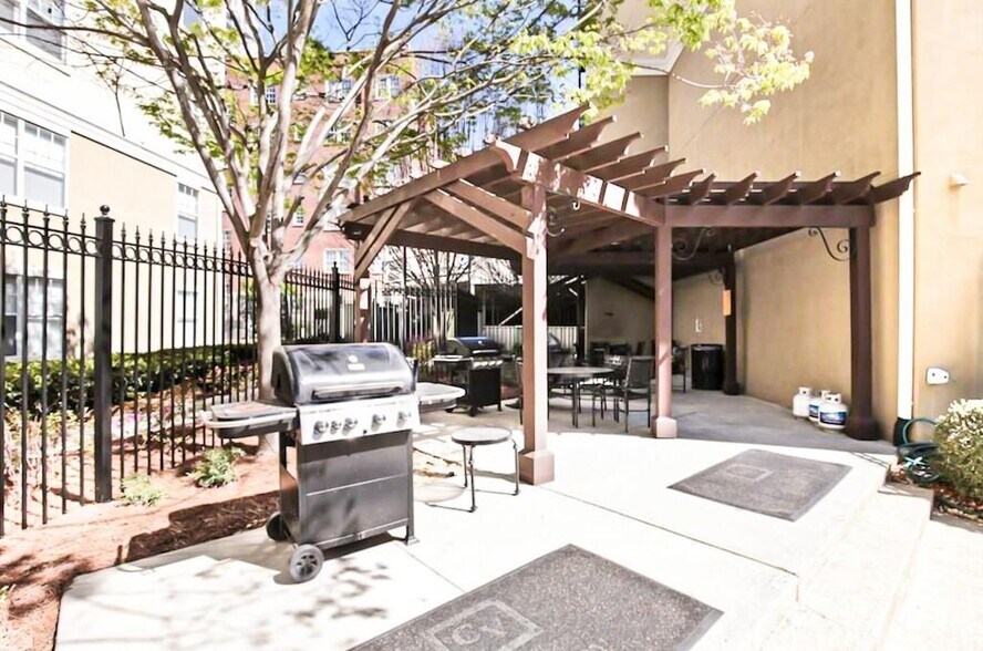 Building Photo - 800 Peachtree St NE