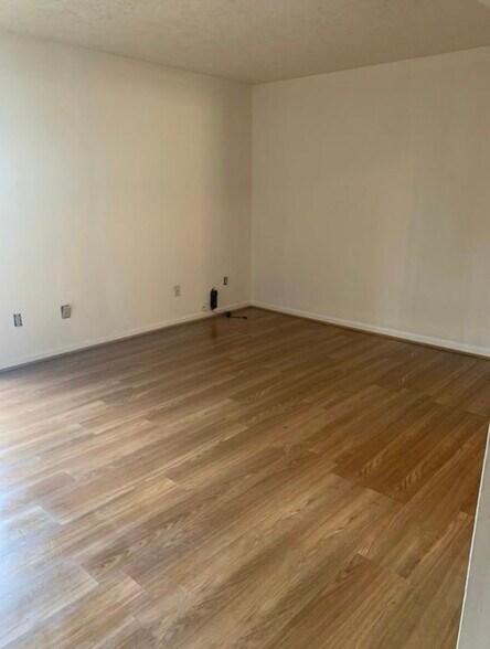 Building Photo - 372 Circuit Ln