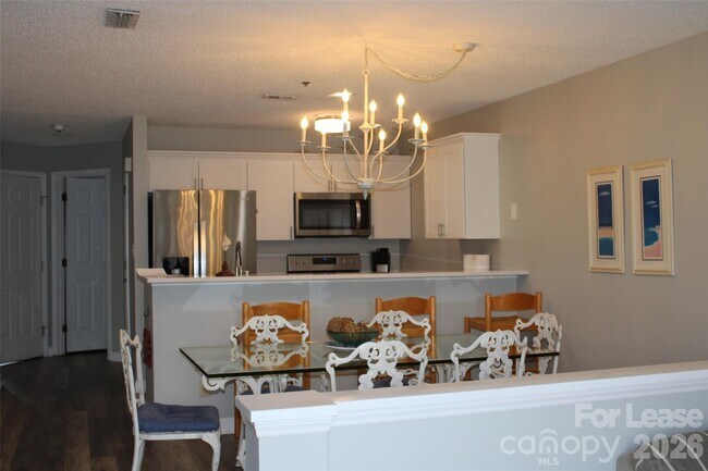 Building Photo - 17919 Kings Point Dr