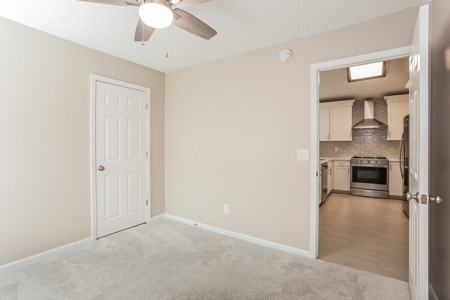 Building Photo - 12639 Ashmore Green Dr N