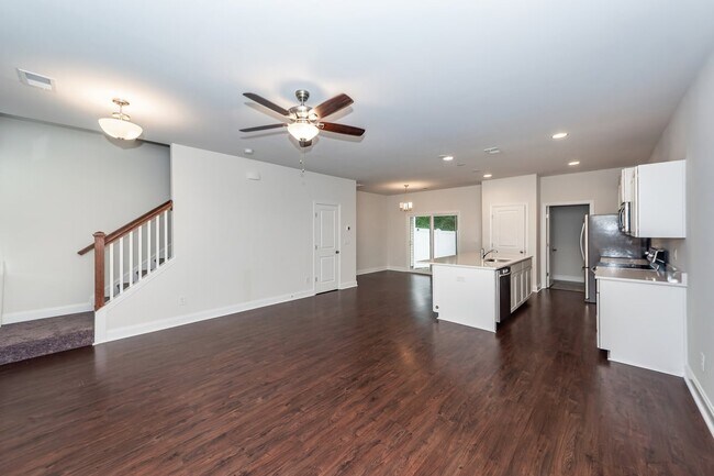 Building Photo - 7787 Montview Rd