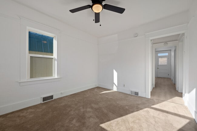 Building Photo - 707 E Front St