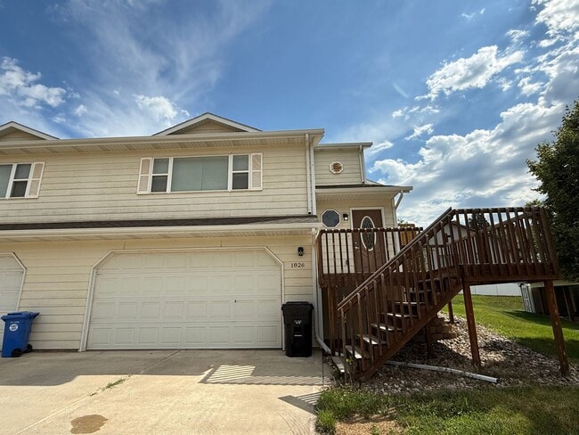 Primary Photo - Large 3-Bedroom Condo for Rent!