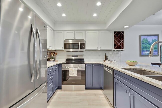 Building Photo - 1637 SE Paradise Cir W