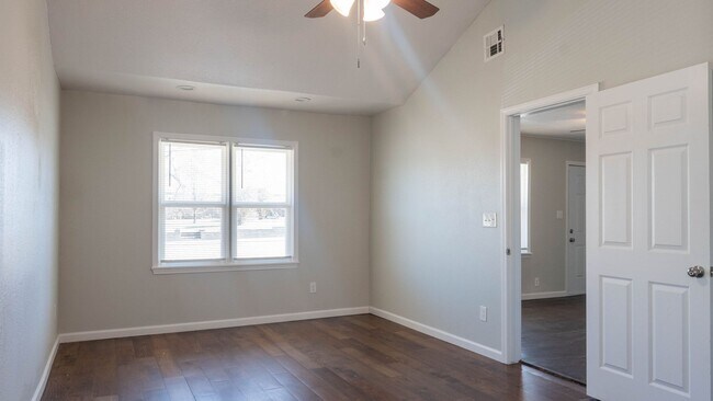 Building Photo - Beautifully remodeled 3/2 in West Tulsa - ...
