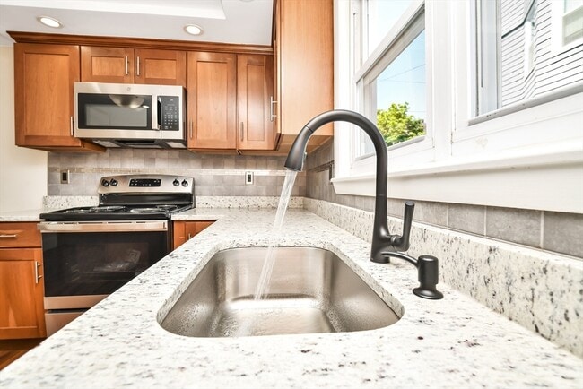 Building Photo - 77 Swan St