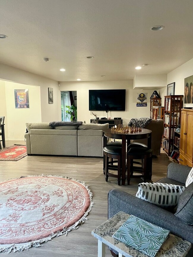 Building Photo - Short Term Rental available, Fully Furnished , 1 Bedroom, 1 Bath in Private Setting