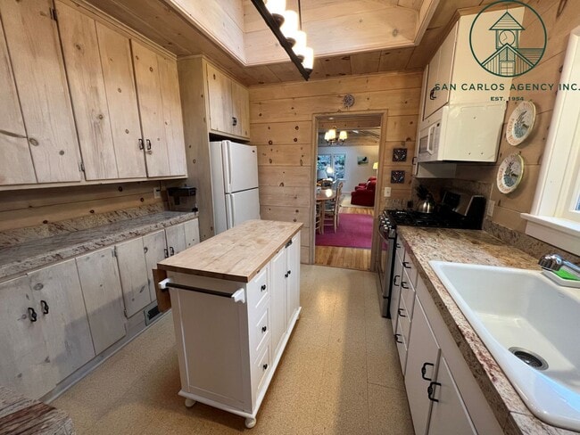 Building Photo - Updated & Spacious Four Bedroom Home in Peaceful Carmel Location