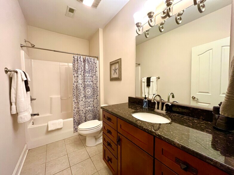 Bathroom 2 (Ensuite) - 35 Winterhawk Drive