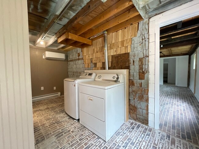 Building Photo - Buxton