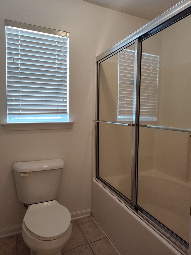 Building Photo - Move in Ready Condo located in The Renaiss...