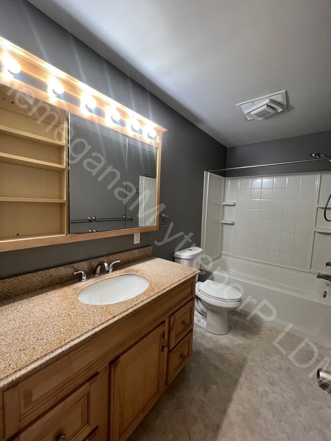Building Photo - Country Oasis 3 bed 2 bath home