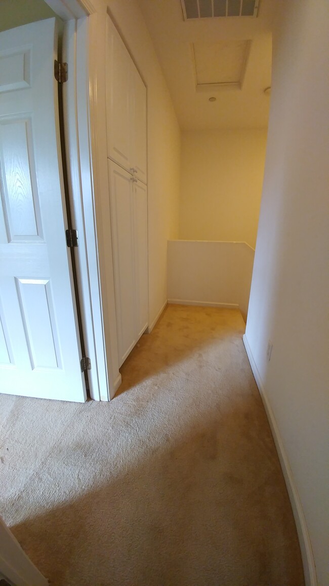 Building Photo - 844 Towne Dr