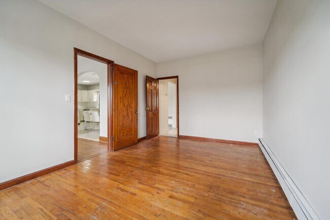 Building Photo - 106 Lincoln Ave