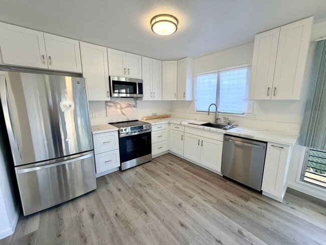 Building Photo - Newly Renovated 5BR/2BA Home – Move-In Ready in Pearl City