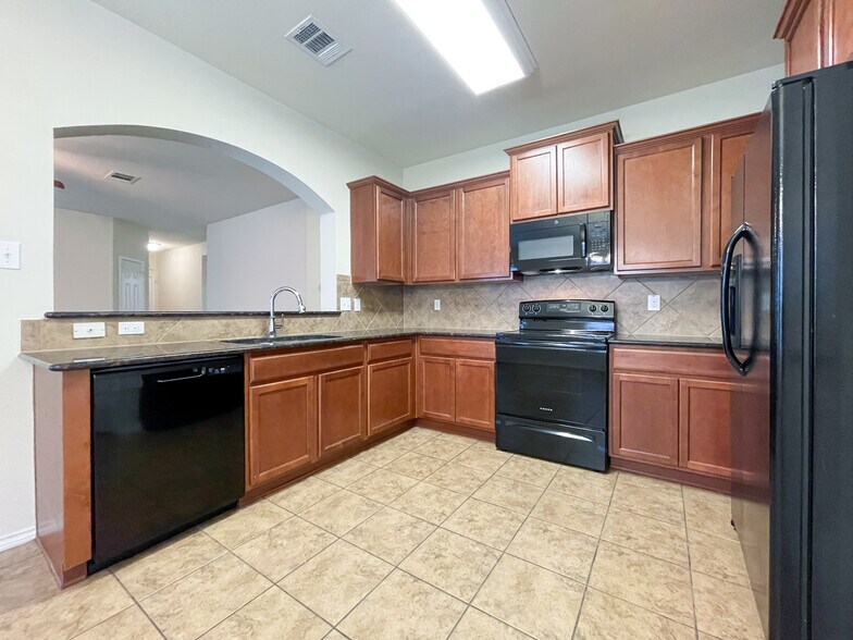 Building Photo - 6632 Burling St