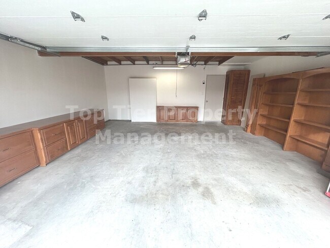 Building Photo - ***FULLY RENOVATED 2 bed / 2 bath / 1,120 sqft Home in 55+ Nob Hill Community - Available NOW***