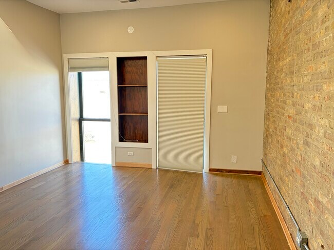 Building Photo - 2727 S Archer Ave