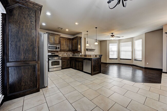 Building Photo - Spacious 3-Bedroom Home in Yukon – Modern ...