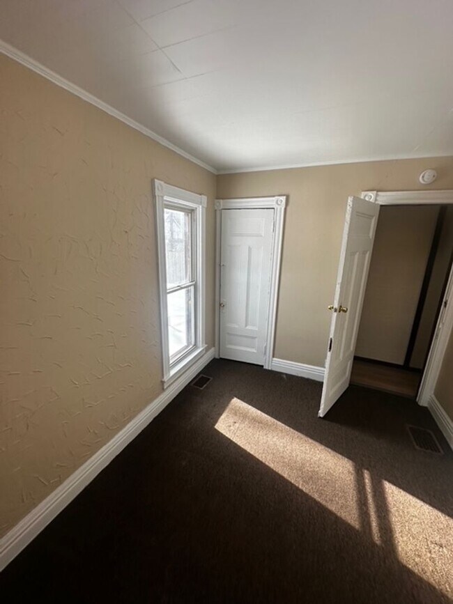 Building Photo - 97 Glendale Park