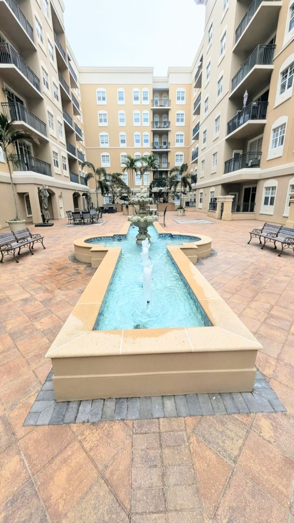 Building Photo - Annual 2/2 condo in luxury building downtown Sarasota!