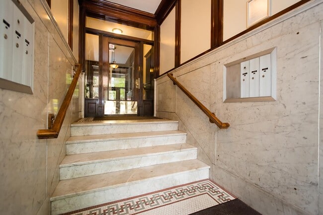 Building Lobby - 5706-10 S. Blackstone Ave