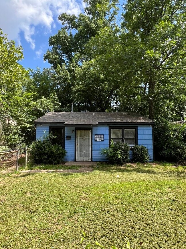 Primary Photo - 1830 Lyons St