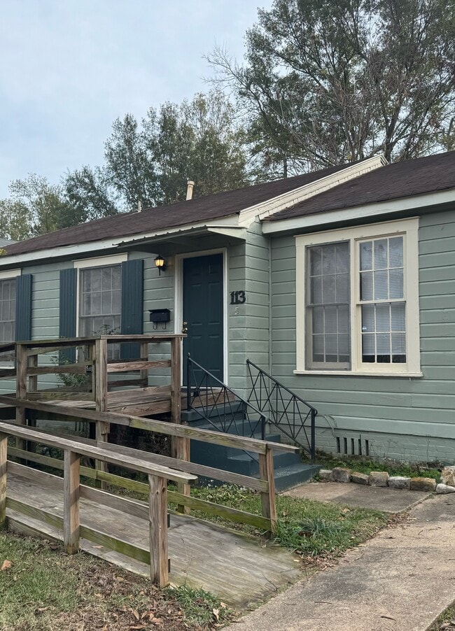 Primary Photo - 113 E Merrick St