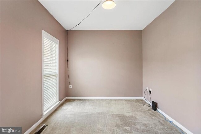 Building Photo - 319 Morlyn Dr