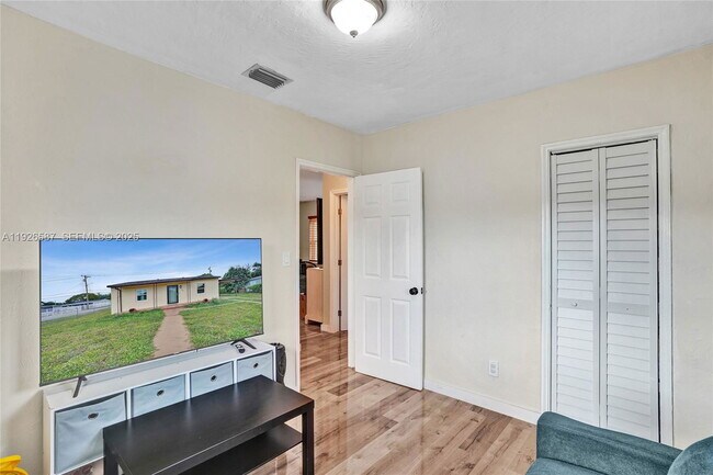 Building Photo - 1300 NW 87th St