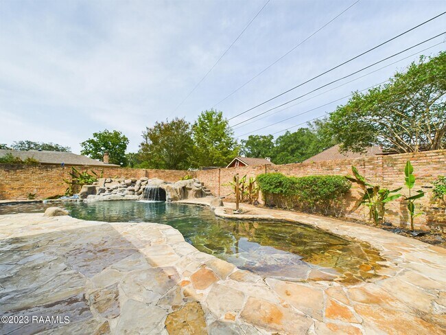 Building Photo - 232 Thibodeaux Dr