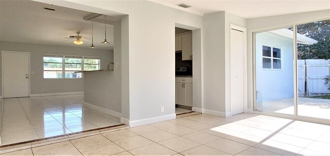 Building Photo - 571 Riverside Dr