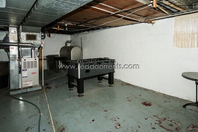 Building Photo - Coming Soon! 2 Bedroom/ 1.5 Bath Forest Hi...