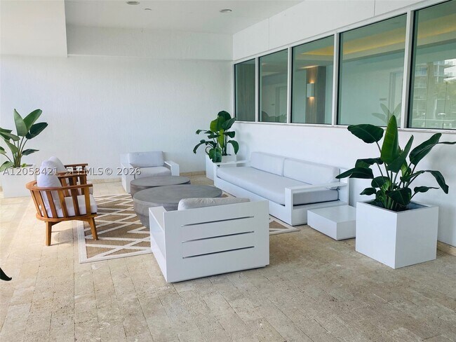 Building Photo - 5900 Collins Ave