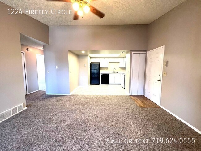 Building Photo - Fully Remodeled Condo